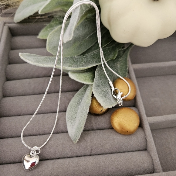 Jewelry - Gorgeous, 20 inch 925 Sterling, silver heart pendant. Snake chain necklace.